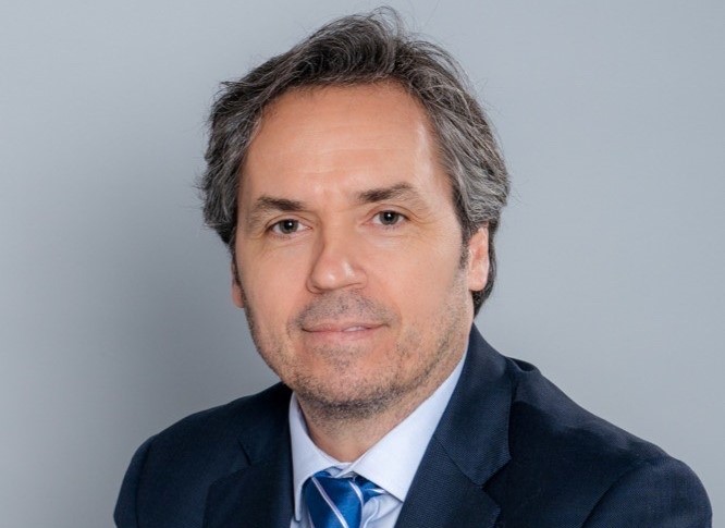 Luis Sánchez MET Group Photo Website