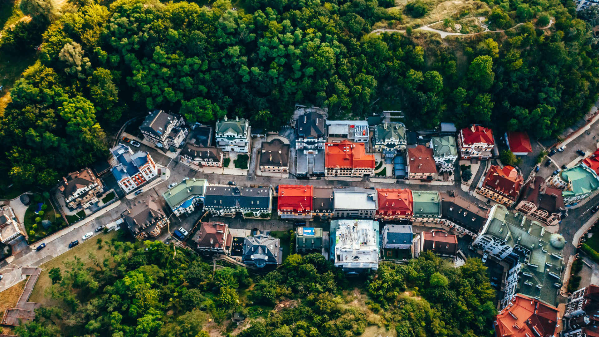 An energy community relies on local renewable energy sources