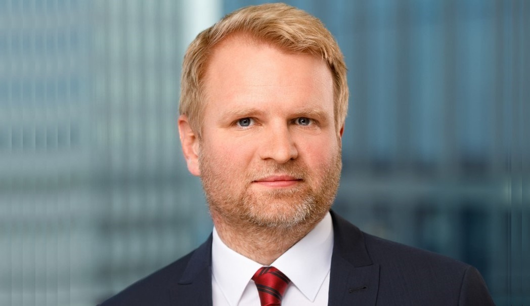 Moritz Buschmann Met V4